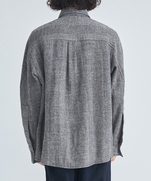 NVRFRGT（ネヴァーフォーゲット）の「【NVRFRGT/ネヴァーフォーゲット】WOOL LINEN HERRING BONE HOOK FRONT SHIRT（シャツ/ブラウス・メンズ・グレー/ブラック・1/2）」の7枚目の写真