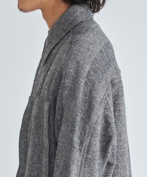 NVRFRGT（ネヴァーフォーゲット）の「【NVRFRGT/ネヴァーフォーゲット】WOOL LINEN HERRING BONE HOOK FRONT SHIRT（シャツ/ブラウス・メンズ・グレー/ブラック・1/2）」の5枚目の写真