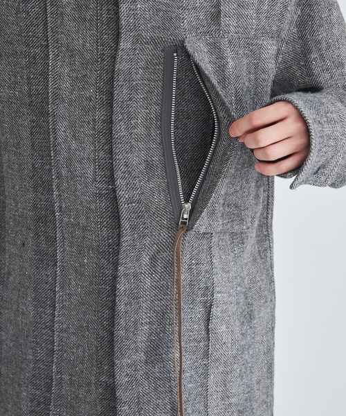 NVRFRGT（ネヴァーフォーゲット）の「【NVRFRGT/ネヴァーフォーゲット】WOOL LINEN HERRING BONE HOOK FRONT SHIRT（シャツ/ブラウス・メンズ・グレー/ブラック・1/2）」の4枚目の写真