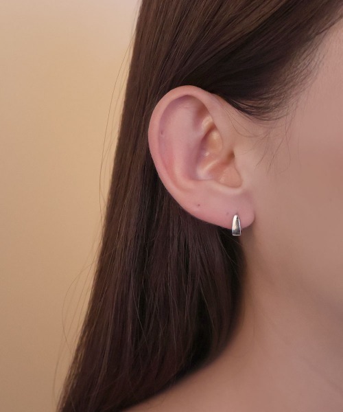 CEMONEMO(セモネモ)の「スクエア ワンタッチ ミニ フープピアス(ピアス(両耳用)・レディース・ゴールド/シルバー・FREE)」の1枚目の写真