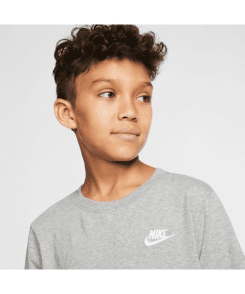 NIKE（ナイキ）の「《NIKEアパレル》YTH EMB フューチュラ Tシャツ（Tシャツ/カットソー・キッズ・ブラック×ホワイト/ダークグレー/ライトブルー/エメラルド/ブルー系その他/ブルー系その他2/グリーン系その他/ホワイト×ブラック・150/140/160/130）」の11枚目の写真