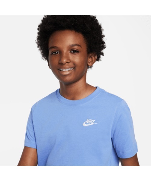 NIKE（ナイキ）の「《NIKEアパレル》YTH EMB フューチュラ Tシャツ（Tシャツ/カットソー・キッズ・ブラック×ホワイト/ダークグレー/ライトブルー/エメラルド/ブルー系その他/ブルー系その他2/グリーン系その他/ホワイト×ブラック・150/140/160/130）」の15枚目の写真