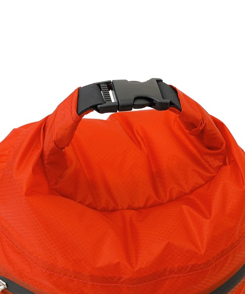 Nahe(ネーエ)の「nahe ネーエ ドライバッグ 2WAY 防水 折りたたみ サコッシュ 4L(S)(エコバッグ/サブバッグ・メンズ・イエロー/オレンジ/ブラック/ターコイズブルー/ライトグレー/ダークグリーン・FREE)」の10枚目の写真