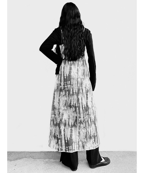 LVEU.(ラブユ.)の「Monotone tie-dye camisole one-piece / モノトーンタイダイキャミソールワンピース(Ai select)(ワンピース・レディース・ブラック・FREE)」の4枚目の写真