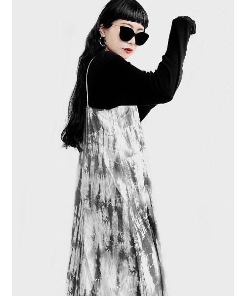 LVEU.(ラブユ.)の「Monotone tie-dye camisole one-piece / モノトーンタイダイキャミソールワンピース(Ai select)(ワンピース・レディース・ブラック・FREE)」の6枚目の写真