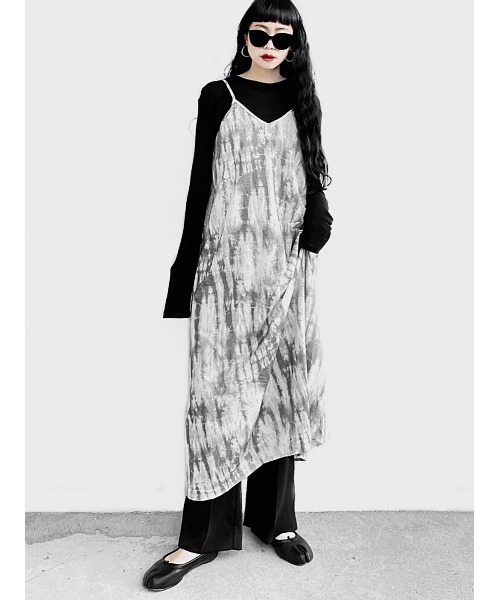 LVEU.(ラブユ.)の「Monotone tie-dye camisole one-piece / モノトーンタイダイキャミソールワンピース(Ai select)(ワンピース・レディース・ブラック・FREE)」の8枚目の写真