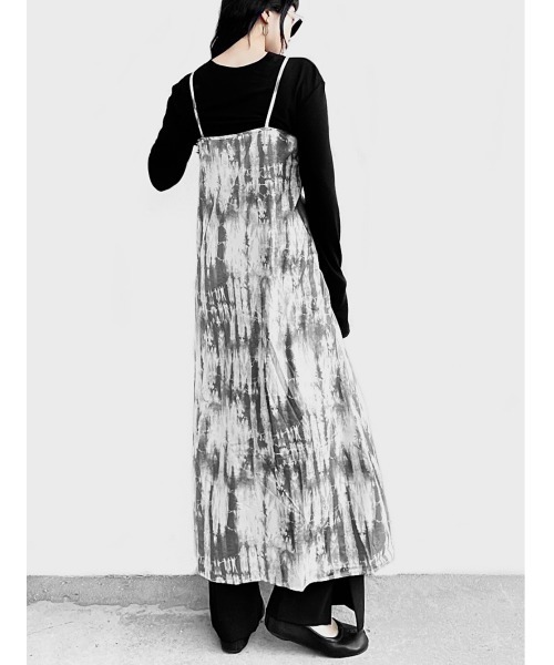 LVEU.(ラブユ.)の「Monotone tie-dye camisole one-piece / モノトーンタイダイキャミソールワンピース(Ai select)(ワンピース・レディース・ブラック・FREE)」の9枚目の写真