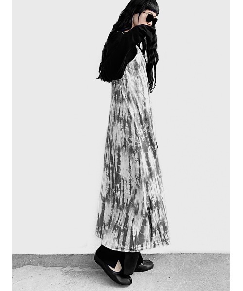 LVEU.(ラブユ.)の「Monotone tie-dye camisole one-piece / モノトーンタイダイキャミソールワンピース(Ai select)(ワンピース・レディース・ブラック・FREE)」の10枚目の写真
