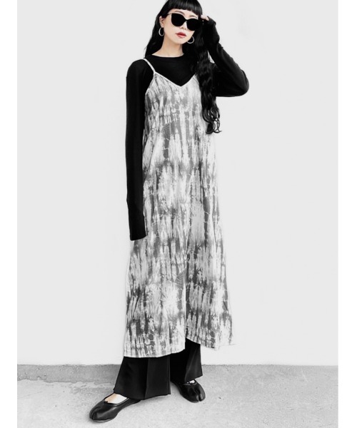 LVEU.(ラブユ.)の「Monotone tie-dye camisole one-piece / モノトーンタイダイキャミソールワンピース(Ai select)(ワンピース・レディース・ブラック・FREE)」の11枚目の写真