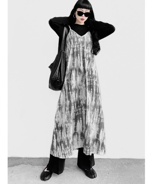 LVEU.(ラブユ.)の「Monotone tie-dye camisole one-piece / モノトーンタイダイキャミソールワンピース(Ai select)(ワンピース・レディース・ブラック・FREE)」の12枚目の写真