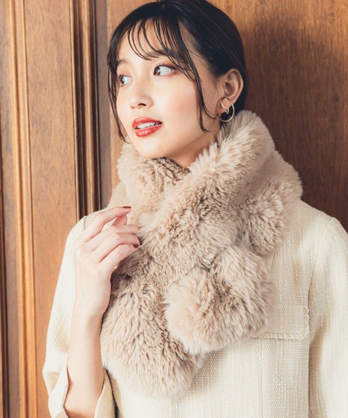 Andemiu（アンデミュウ）の「フェイクファーティペット966427（マフラー・レディース・モカ/ブルーグレー/ベージュ・FREE）」の5枚目の写真