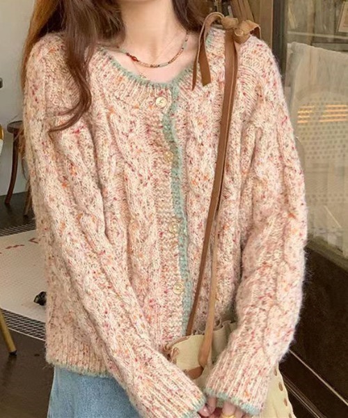 FREE STYLISTS(フリー スタイリスト)の「YUGA_YGMC バイカラーアクセント ニットカーディガン(カーディガン/ボレロ・レディース・グリーン/ベビーピンク/レッド/オフホワイト・FREE)」の6枚目の写真