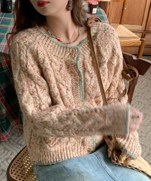 FREE STYLISTS(フリー スタイリスト)の「YUGA_YGMC バイカラーアクセント ニットカーディガン(カーディガン/ボレロ・レディース・グリーン/ベビーピンク/レッド/オフホワイト・FREE)」の7枚目の写真