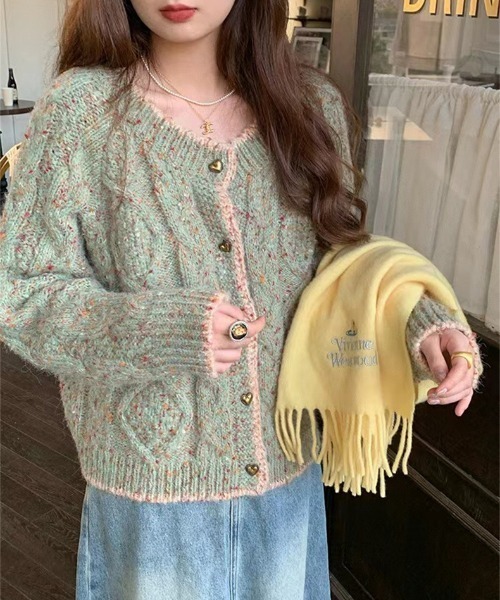 FREE STYLISTS(フリー スタイリスト)の「YUGA_YGMC バイカラーアクセント ニットカーディガン(カーディガン/ボレロ・レディース・グリーン/ベビーピンク/レッド/オフホワイト・FREE)」の11枚目の写真