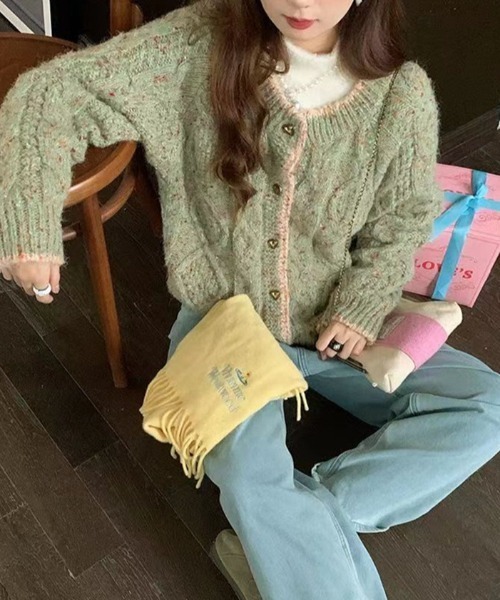 FREE STYLISTS(フリー スタイリスト)の「YUGA_YGMC バイカラーアクセント ニットカーディガン(カーディガン/ボレロ・レディース・グリーン/ベビーピンク/レッド/オフホワイト・FREE)」の10枚目の写真