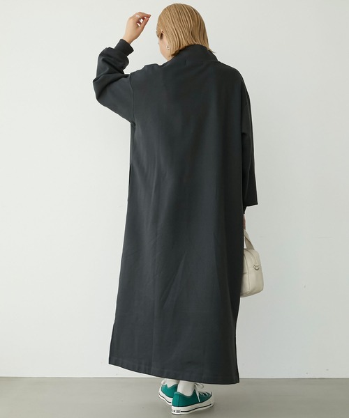 Chaco closet（チャコ クローゼット）の「スウェットヘンリーハイネックマキシワンピース（ワンピース・レディース・オートミール/スミクロ/ネイビー・FREE）」の5枚目の写真