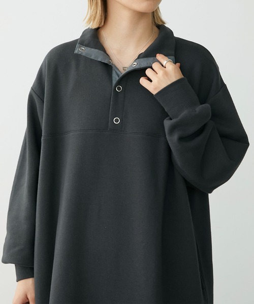 Chaco closet（チャコ クローゼット）の「スウェットヘンリーハイネックマキシワンピース（ワンピース・レディース・オートミール/スミクロ/ネイビー・FREE）」の8枚目の写真