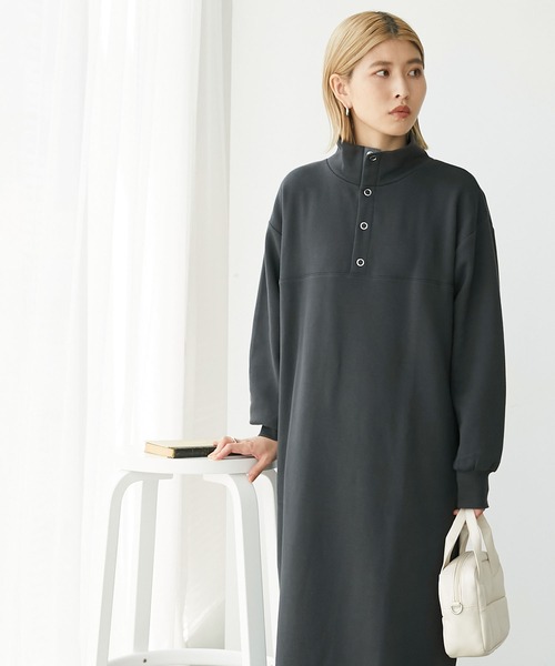 Chaco closet（チャコ クローゼット）の「スウェットヘンリーハイネックマキシワンピース（ワンピース・レディース・オートミール/スミクロ/ネイビー・FREE）」の12枚目の写真