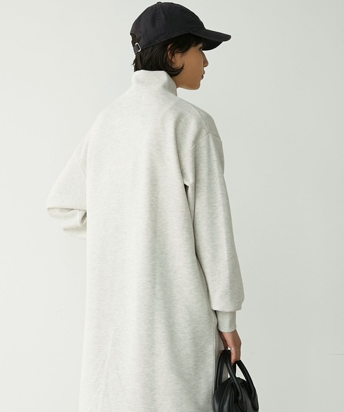 Chaco closet（チャコ クローゼット）の「スウェットヘンリーハイネックマキシワンピース（ワンピース・レディース・オートミール/スミクロ/ネイビー・FREE）」の21枚目の写真