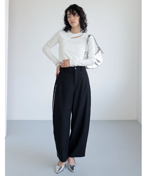 Re:EDIT（リエディ）の「[話題のカーブパンツ][全骨格◎/体型拾わず美脚見え][販売枚数4.7万枚突破][お気に入り登録数6.3万][低身長/高身長/大きいサイズ有]ソフトツイルカーブパンツ（その他パンツ・レディース・ホワイト/ブラック/チャコールグレー/ベージュ/グレー/グレー系その他/ブラック系その他/ピンク/ブラウン/ブラウン系その他2/モカ/ブルー系その他/グレー系その他2/グレイッシュベージュ/ブラウン系その他・MEDIUM/LARGE/AS/SMALL/X-LARGE/TALL/AL/AM）」の22枚目の写真