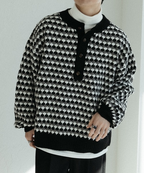 epnok(エプノック)の「キーネック総柄ニット(ニット/セーター・メンズ・ブラック/ネイビー/ブルー・MEDIUM/SMALL/LARGE)」の4枚目の写真