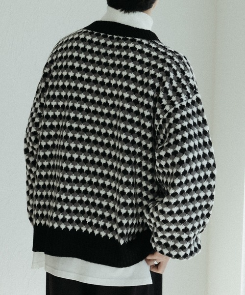 epnok(エプノック)の「キーネック総柄ニット(ニット/セーター・メンズ・ブラック/ネイビー/ブルー・MEDIUM/SMALL/LARGE)」の6枚目の写真