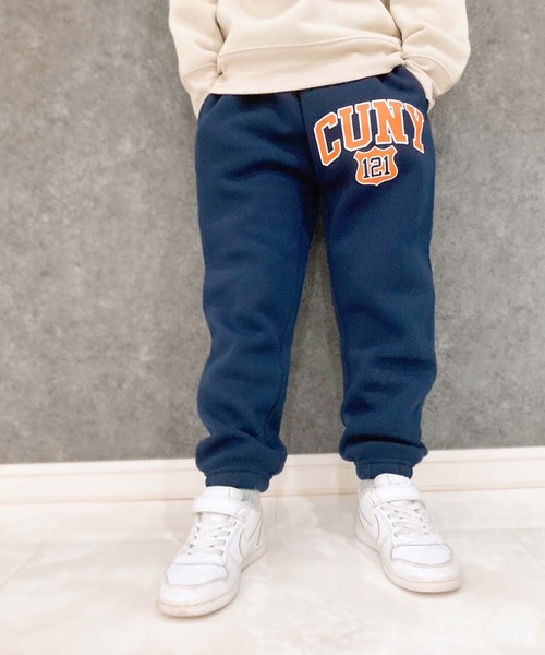 THE CASUAL(カジュアル)の「【ユニセックス】裏起毛 アメカジプリント スウェットパンツ(スウェットパンツ・キッズ・ブラウン系/ネイビー/グレー系2/チャコール/ブラック/ベージュ系/グレー系3/ネイビー系/オートミール/グリーン/グレー系5/杢グレー/グレー系/ブラウン系1/グレー系1/グレイッシュベージュ/ブラック系/グレー系4・150cm/160cm/140cm/130cm/110cm/120cm)」の17枚目の写真