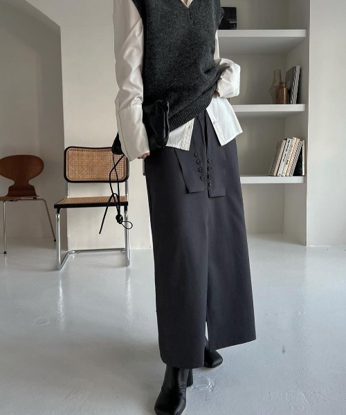 WILLFULLY（ウィルフリー）の「button detail belted front slit