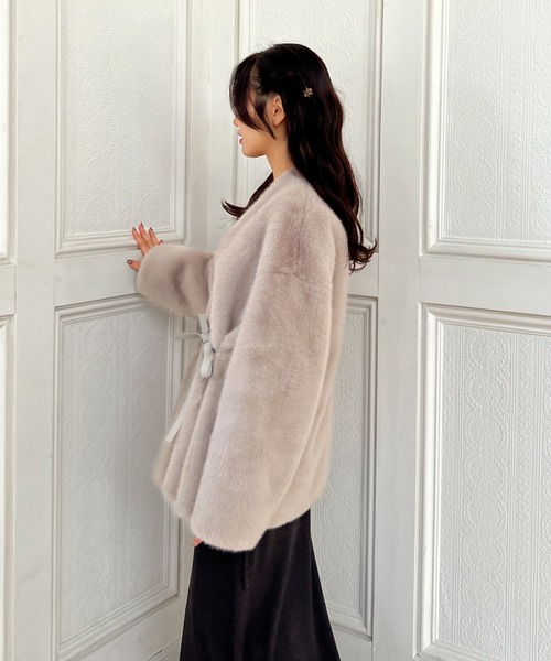 Olu.(オルドット)の「ウエストリボンファーコート(ノーカラーコート・レディース・グレー/アイボリー/ブラウン系その他・FREE)」の9枚目の写真