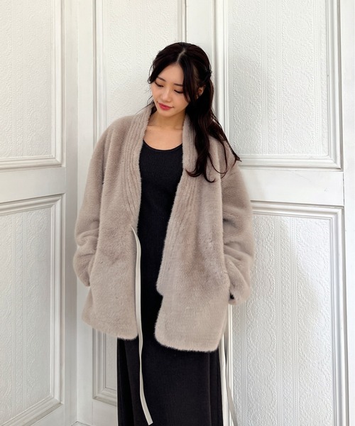 Olu.(オルドット)の「ウエストリボンファーコート(ノーカラーコート・レディース・グレー/アイボリー/ブラウン系その他・FREE)」の7枚目の写真