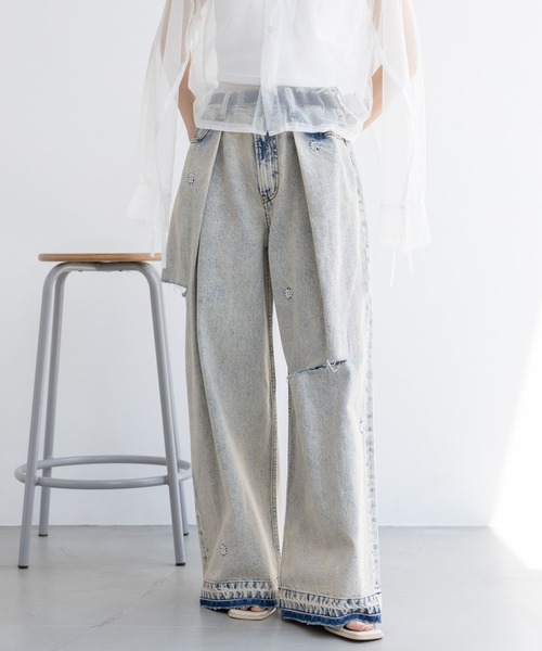 RAGEBLUE（レイジブルー）の「2size展開/ケミカル加工フラワー刺繍/ダメージタックDABOワイドデニム（デニムパンツ・レディース・ライトブルー/サックスブルー/ケミカルウォッシュ/ライトブラウン/ブルー系その他・SMALL/MEDIUM）」の2枚目の写真