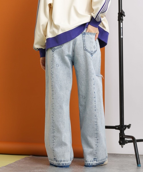 RAGEBLUE（レイジブルー）の「2size展開/ケミカル加工フラワー刺繍/ダメージタックDABOワイドデニム（デニムパンツ・レディース・ライトブルー/サックスブルー/ケミカルウォッシュ/ライトブラウン/ブルー系その他・SMALL/MEDIUM）」の17枚目の写真