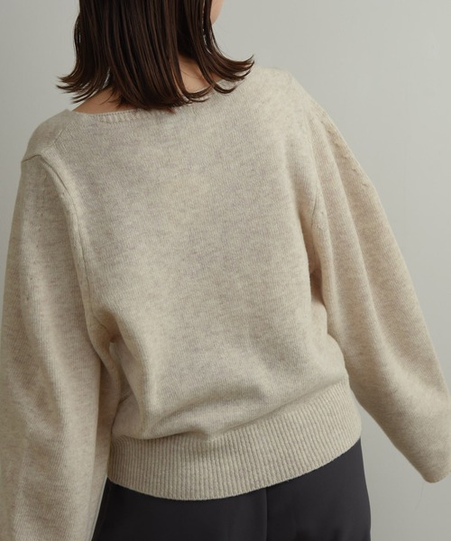 Amiur（エミレ）の「crew neck nuance cardigan / クルーネックニュアンスカーディガン（カーディガン/ボレロ・レディース・オートミール/モカ・FREE）」の4枚目の写真