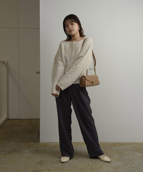 Amiur（エミレ）の「crew neck nuance cardigan / クルーネックニュアンスカーディガン（カーディガン/ボレロ・レディース・オートミール/モカ・FREE）」の5枚目の写真