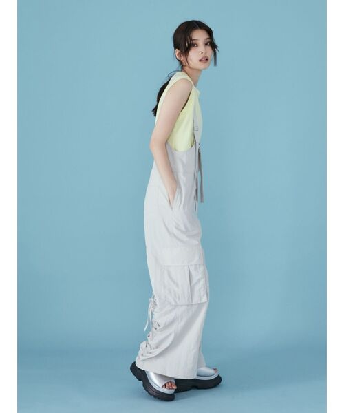 MURUA（ムルーア）の「フロントジップロンパース（つなぎ/オールインワン・レディース・グレー/カーキ/アイボリー・FREE）」の8枚目の写真