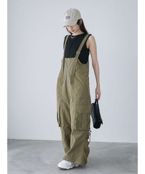 MURUA（ムルーア）の「フロントジップロンパース（つなぎ/オールインワン・レディース・グレー/カーキ/アイボリー・FREE）」の11枚目の写真