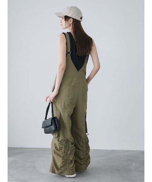 MURUA（ムルーア）の「フロントジップロンパース（つなぎ/オールインワン・レディース・グレー/カーキ/アイボリー・FREE）」の12枚目の写真