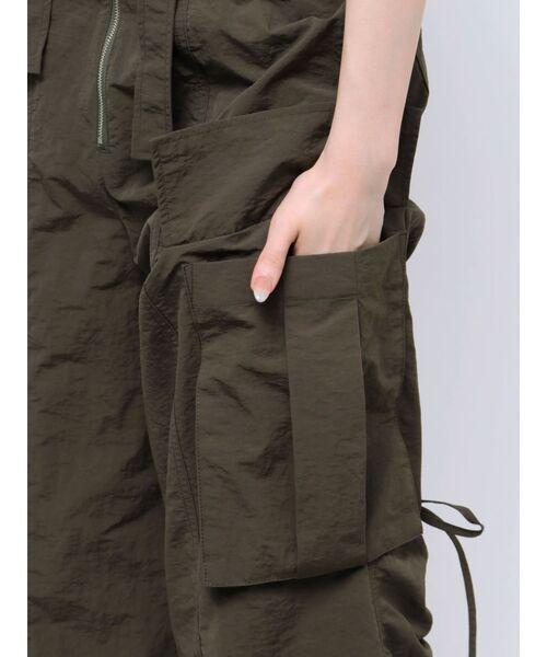 MURUA（ムルーア）の「フロントジップロンパース（つなぎ/オールインワン・レディース・グレー/カーキ/アイボリー・FREE）」の19枚目の写真