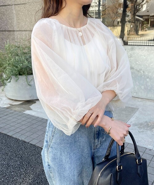 fredy emue（フレディエミュ）の「チュール2WAYボリュームブラウス（シャツ/ブラウス・レディース・チャコールグレー/アイボリー・38）」の8枚目の写真