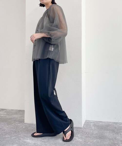 fredy emue（フレディエミュ）の「チュール2WAYボリュームブラウス（シャツ/ブラウス・レディース・チャコールグレー/アイボリー・38）」の20枚目の写真