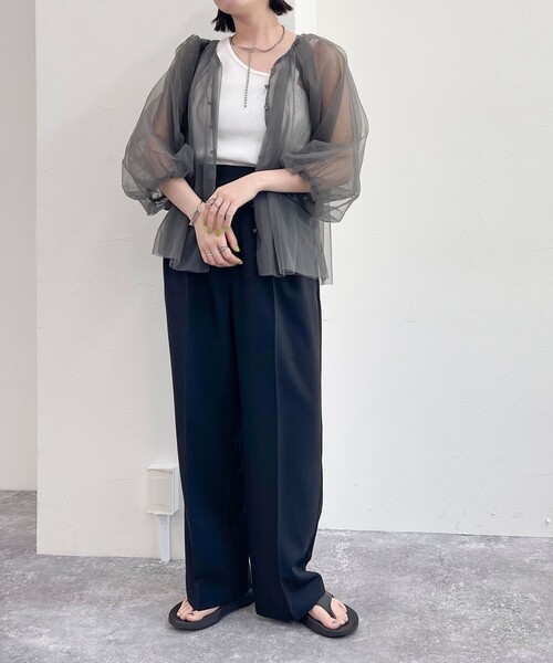 fredy emue（フレディエミュ）の「チュール2WAYボリュームブラウス（シャツ/ブラウス・レディース・チャコールグレー/アイボリー・38）」の22枚目の写真