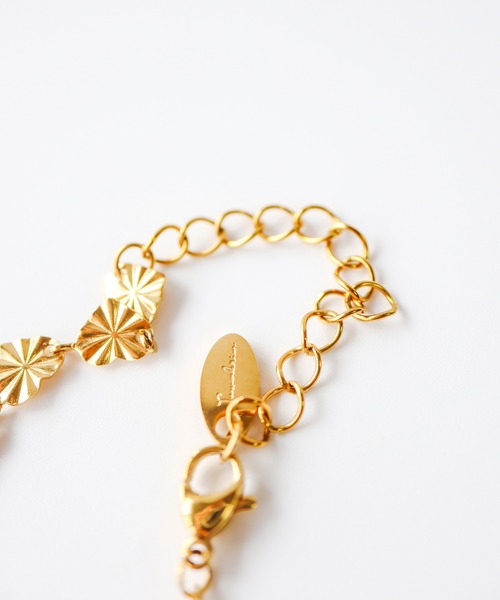 TUWAKRIM（トゥワクリム）の「【TUWAKRIM】ハートカットブレスレット（ブレスレット・レディース・ゴールド・MEDIUM）」の4枚目の写真