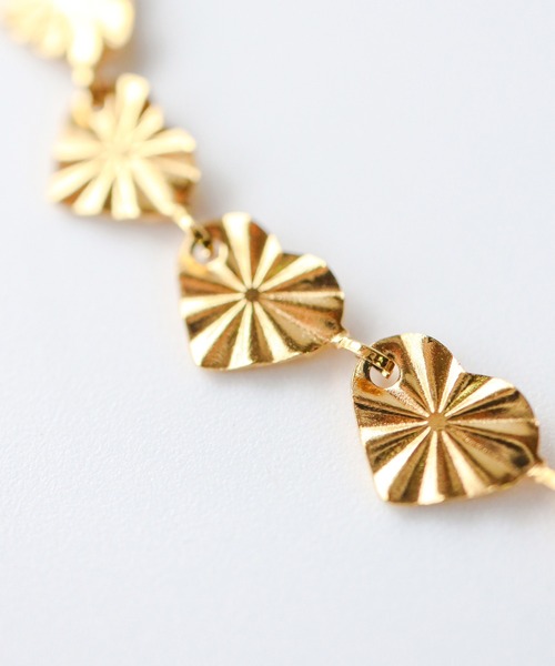 TUWAKRIM（トゥワクリム）の「【TUWAKRIM】ハートカットブレスレット（ブレスレット・レディース・ゴールド・MEDIUM）」の5枚目の写真