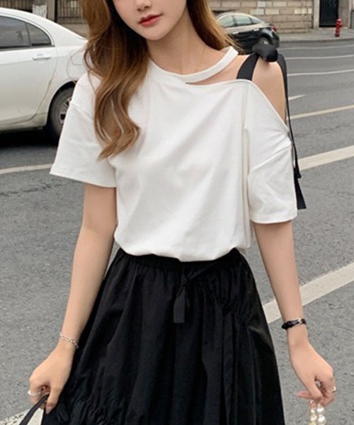 GLAMOROUS JANE(グラマラスジェーン)の「ショルダーリボンワンショルトップス(Tシャツ/カットソー・レディース・ブラック/ホワイト・FREE)」の17枚目の写真