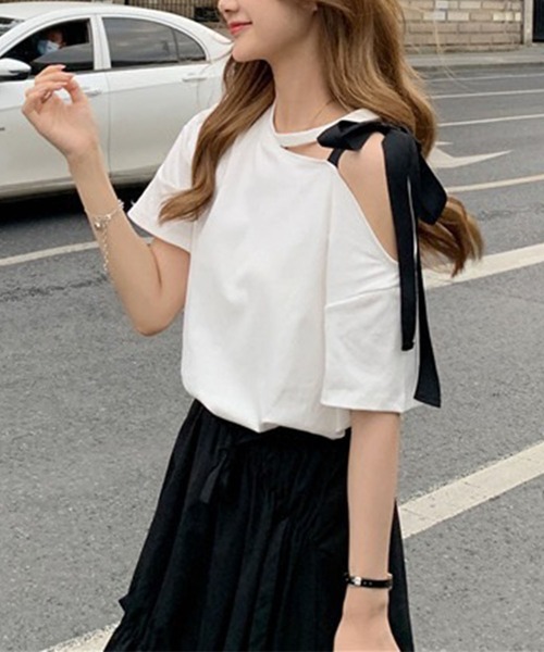 GLAMOROUS JANE(グラマラスジェーン)の「ショルダーリボンワンショルトップス(Tシャツ/カットソー・レディース・ブラック/ホワイト・FREE)」の15枚目の写真