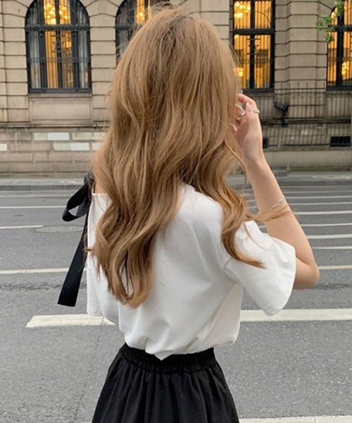 GLAMOROUS JANE(グラマラスジェーン)の「ショルダーリボンワンショルトップス(Tシャツ/カットソー・レディース・ブラック/ホワイト・FREE)」の14枚目の写真