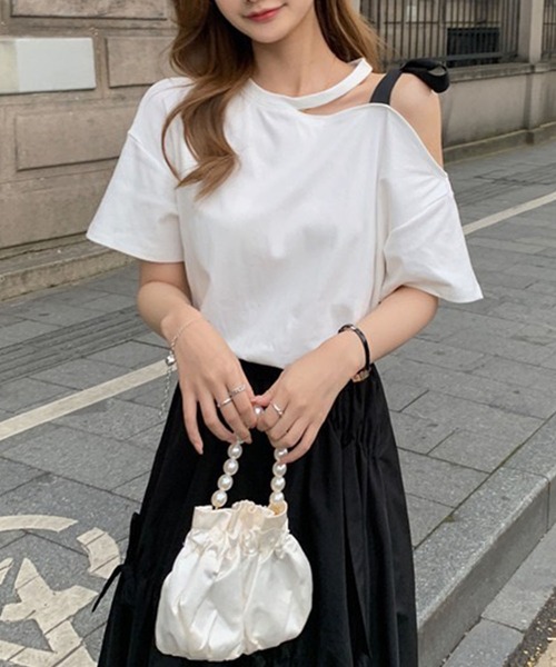 GLAMOROUS JANE(グラマラスジェーン)の「ショルダーリボンワンショルトップス(Tシャツ/カットソー・レディース・ブラック/ホワイト・FREE)」の11枚目の写真