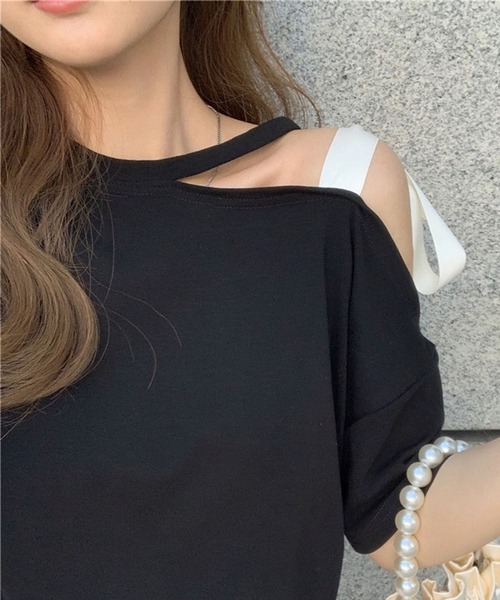 GLAMOROUS JANE(グラマラスジェーン)の「ショルダーリボンワンショルトップス(Tシャツ/カットソー・レディース・ブラック/ホワイト・FREE)」の10枚目の写真