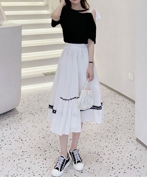 GLAMOROUS JANE(グラマラスジェーン)の「ショルダーリボンワンショルトップス(Tシャツ/カットソー・レディース・ブラック/ホワイト・FREE)」の3枚目の写真