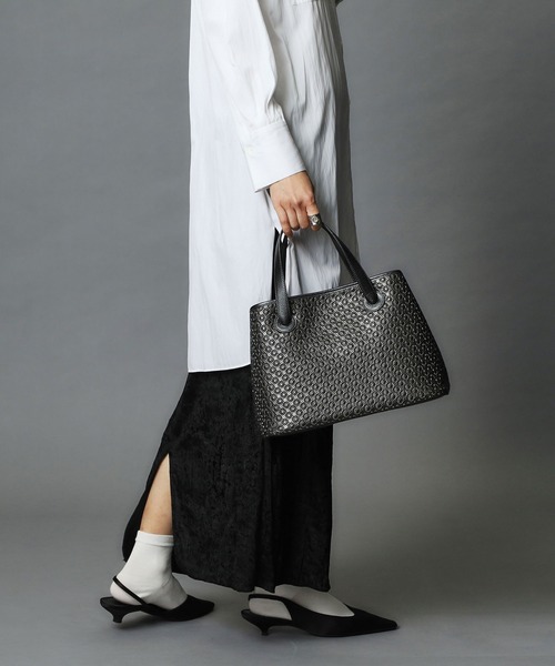 HIROKO HAYASHI（ヒロコハヤシ）の「GIRASOLE（ジラソーレ）ハンドトートバッグ（ハンドバッグ・レディース・ネイビー/ブラック系/ゴールド系/シルバー/ゴールド系3・00）」の8枚目の写真